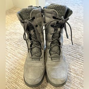 North Face zip up grey boots, so cute, barely worn, in great condition